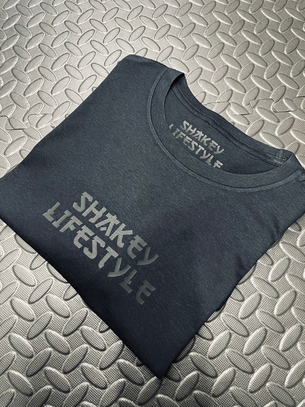 SHAKEY LIFESTYLE TEE - STEALTH EDITION